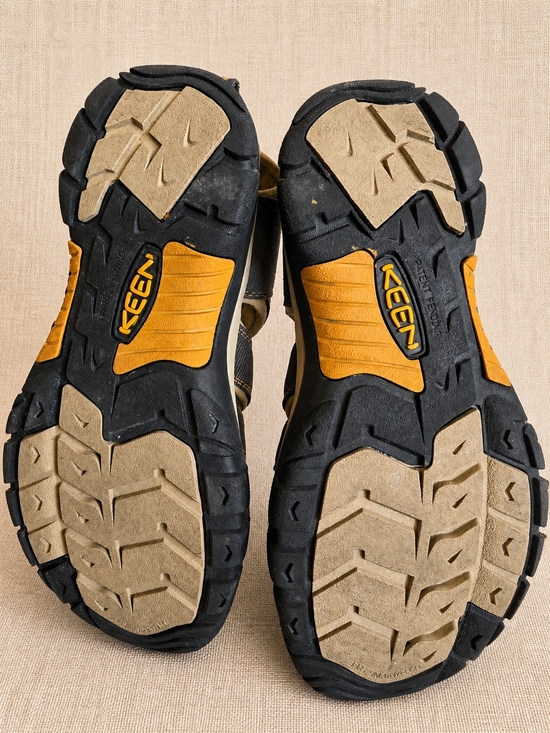 KEEN Men\'s Newport H2 Closed Toe Water Sandals in the \